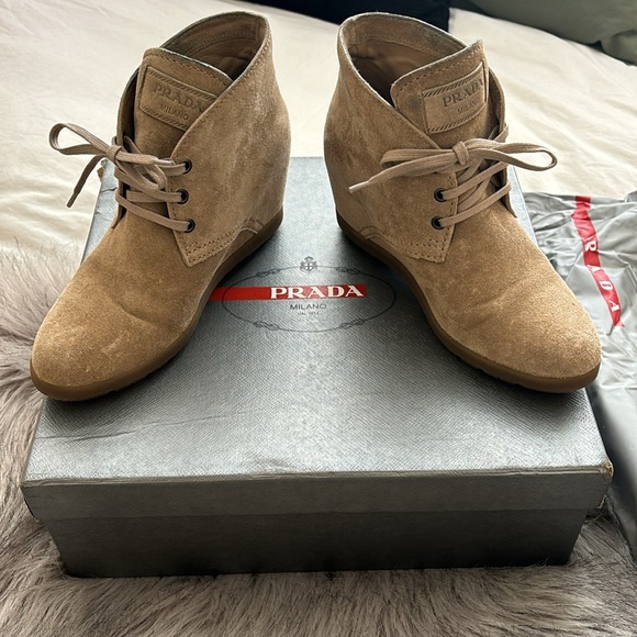 Prada suede wedged ankle booties - Picture 2 of 5